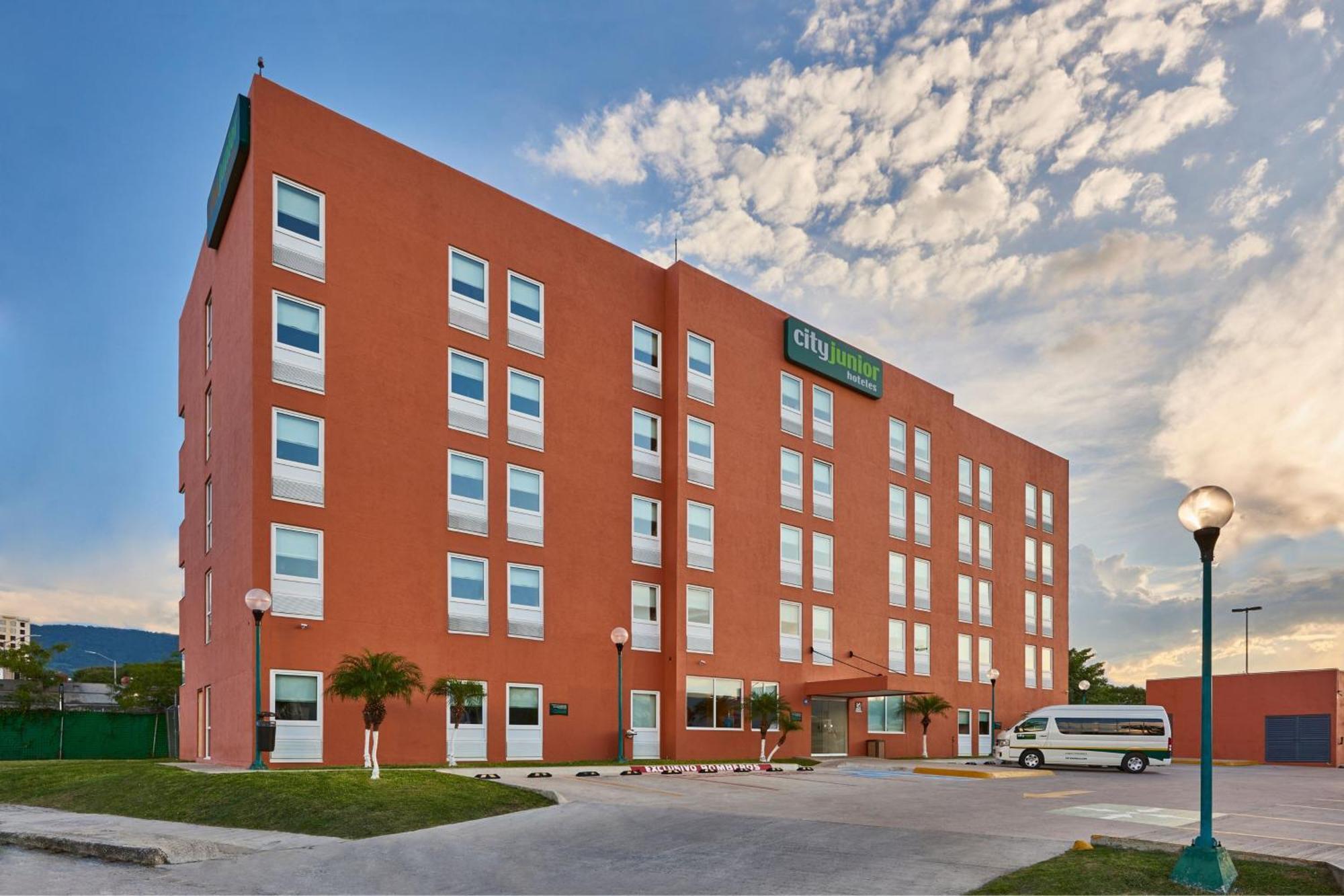 City Express Junior By Marriott Tuxtla Gutierrez Poliforum Exterior photo